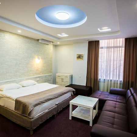 Hobby Hotel Erivan Exterior foto