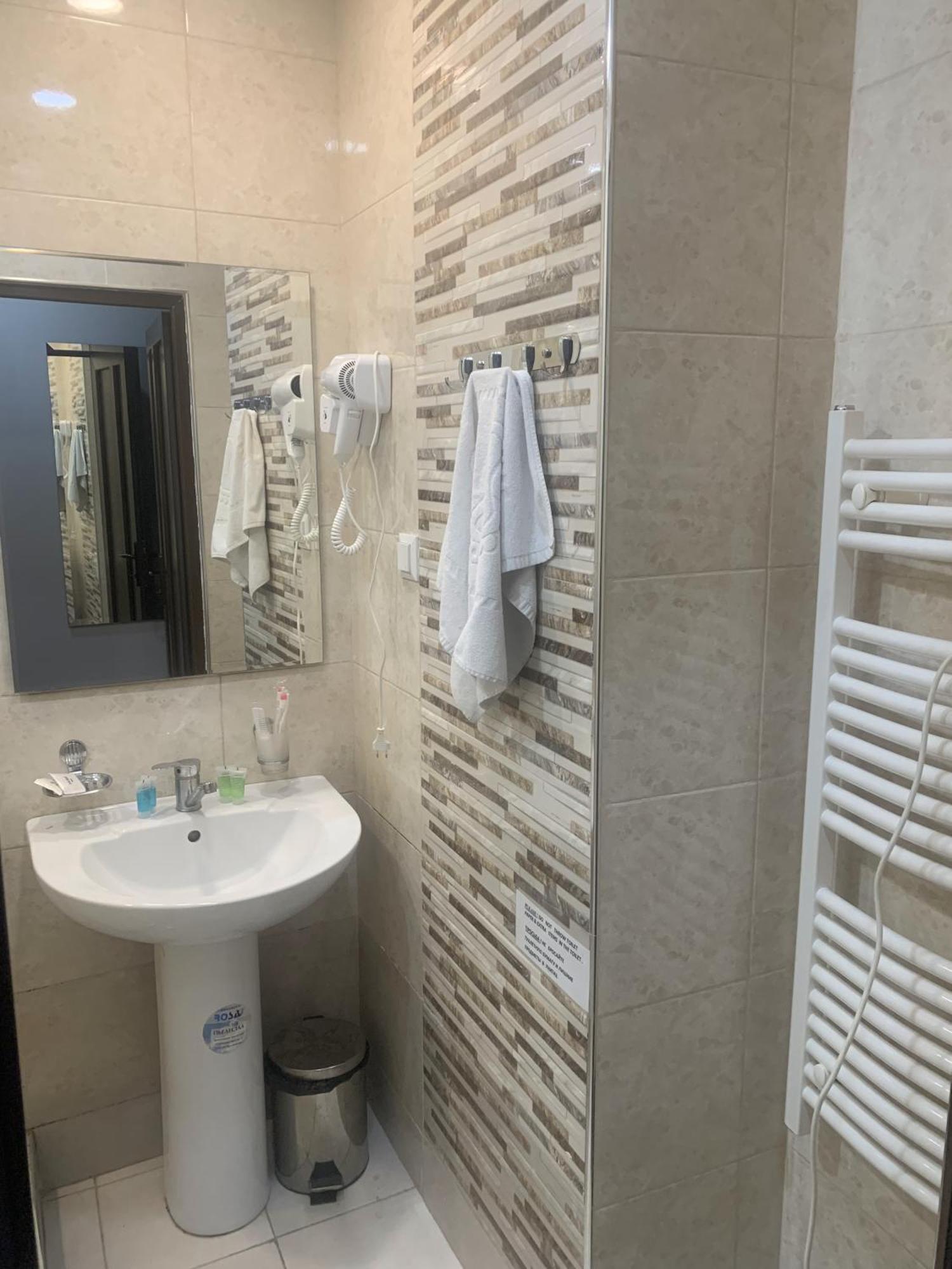 Hobby Hotel Erivan Exterior foto