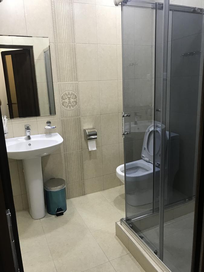 Hobby Hotel Erivan Exterior foto