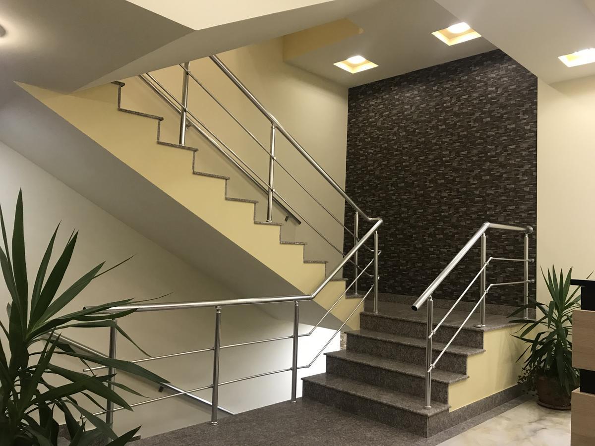 Hobby Hotel Erivan Exterior foto