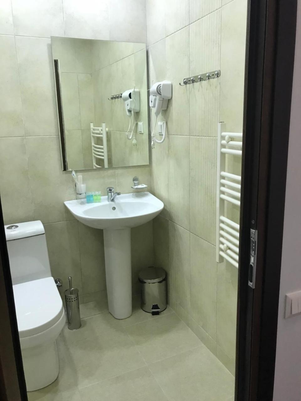 Hobby Hotel Erivan Exterior foto