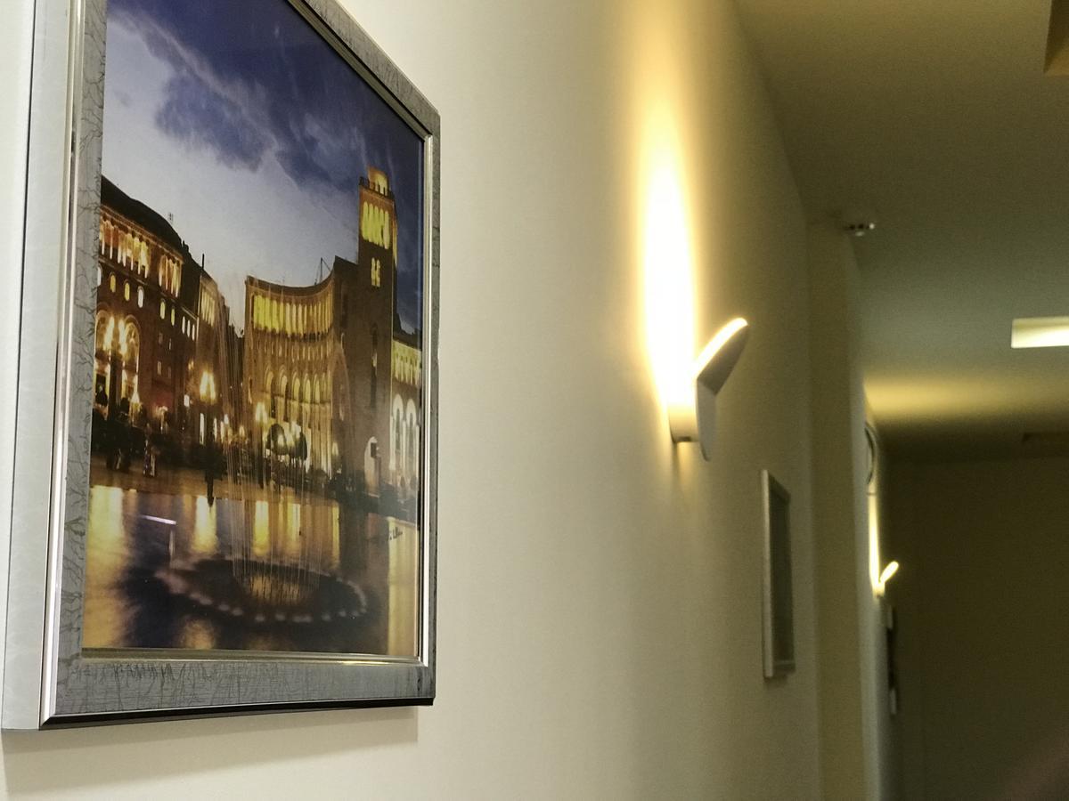 Hobby Hotel Erivan Exterior foto