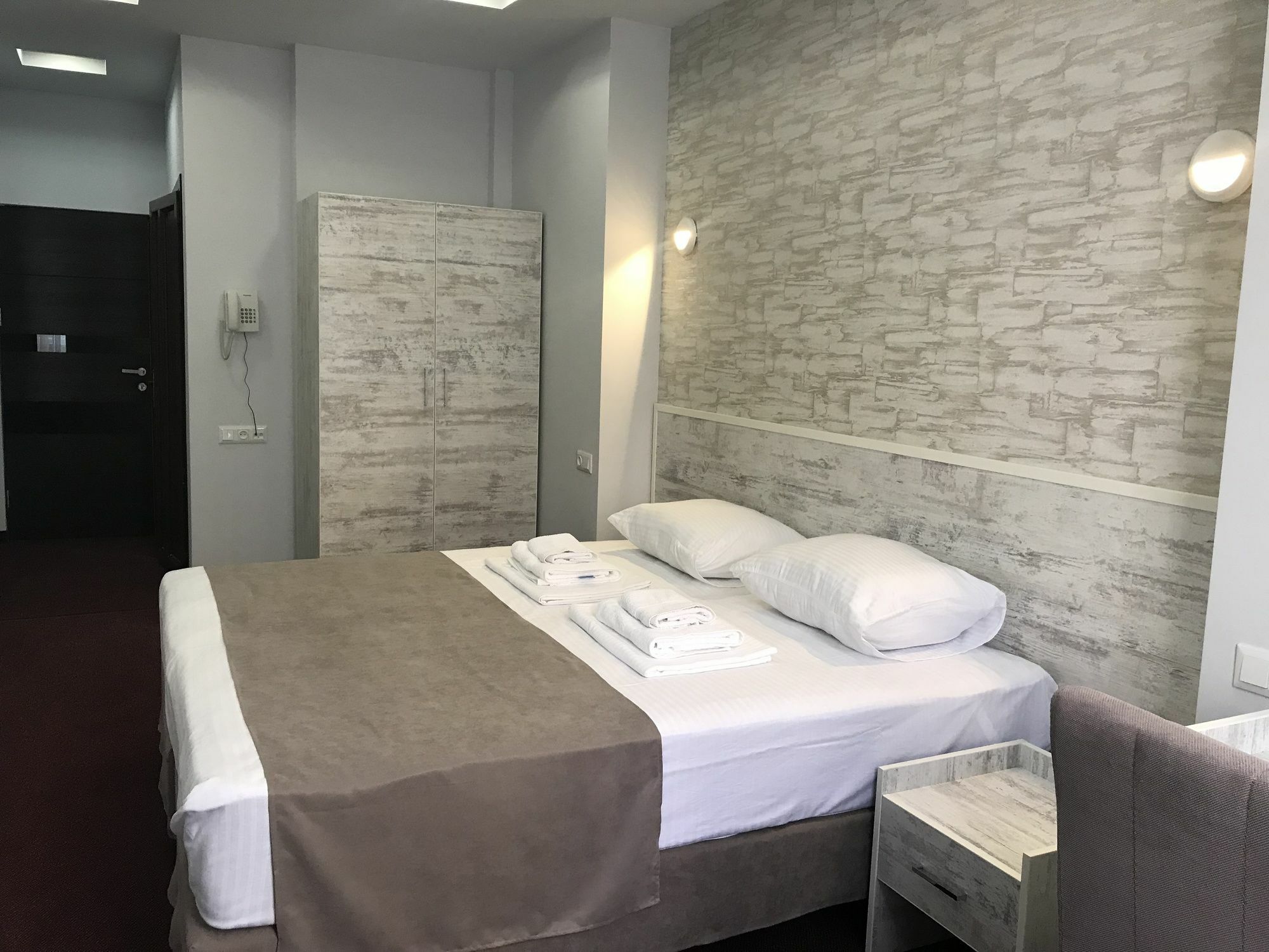 Hobby Hotel Erivan Exterior foto