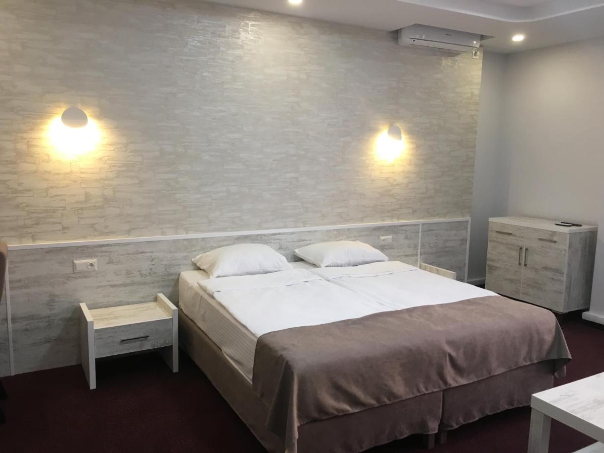 Hobby Hotel Erivan Exterior foto