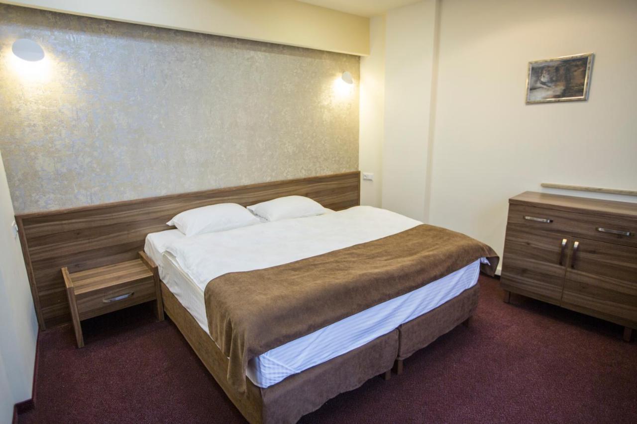 Hobby Hotel Erivan Exterior foto